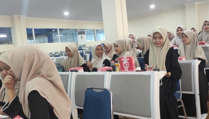 Pesmadina Unismuh Wisuda Ratusan Mahasantri, Wakil Rektor IV Tekankan Pentingnya Menjaga Keimanan dan Akhlak