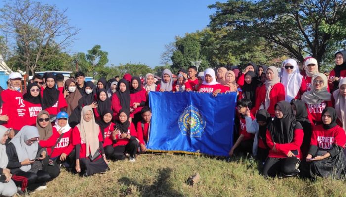 Semangat Kemerdekaan, Unismuh Makassar Ikuti Gerak Jalan Santai HUT ke-79 RI yang Digelar LLDIKTI IX