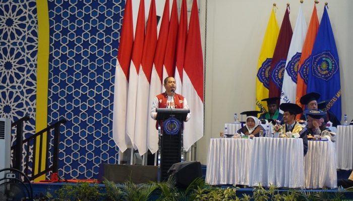 Kepala LLDIKTI Wilayah IX Beri Motivasi pada Pengukuhan Mahasiswa Baru Unismuh Makassar