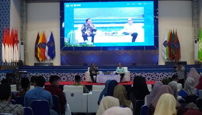 Kuliah Tamu di Unismuh, Ketua Majelis Diktilitbang Muhammadiyah Ajak Mahasiswa Unismuh Bangkitkan Ekonomi Umat