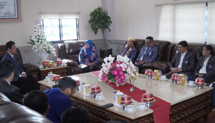 Rektor Unismuh Sambut Tim Asesor LAMDIK untuk Asesmen Lapangan Prodi PGSD