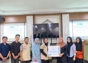 YBM PLN UIP Sulawesi Salurkan Beasiswa untuk Mahasiswa Berprestasi FKIP Unismuh