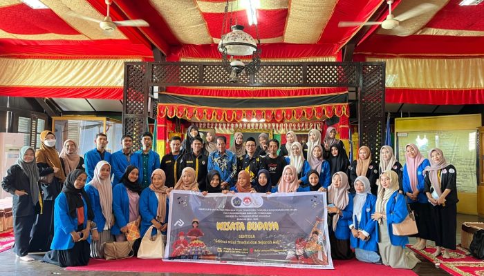 Menghormati Sejarah dan Tradisi: Wisata Budaya HMP PPKn FKIP Unismuh ke Gowa