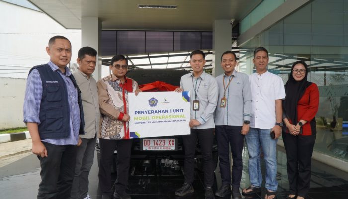 Perkuat Kemitraan, Bank Sulselbar Syariah Hibahkan Fortuner ke Unismuh