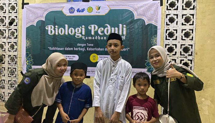 Mahasiswa Pendidikan Biologi Unismuh Wakafkan Al-Qur’an dan Iqra di Panti Asuhan