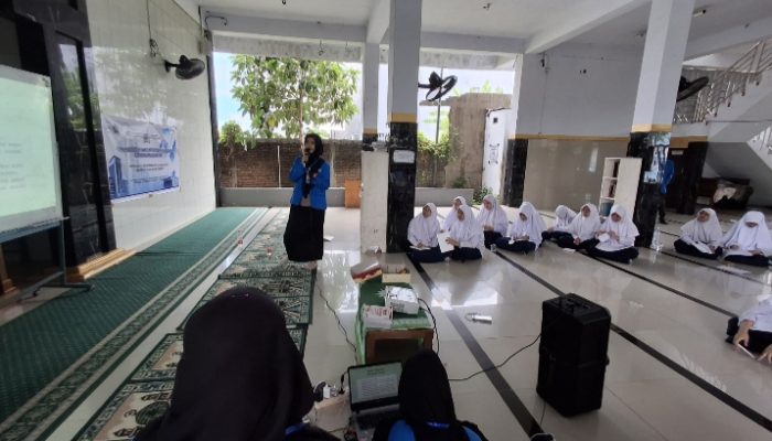 Pelajar SMP Unismuh Dapat Pembekalan Manajemen Waktu dan Uang dari Mahasiswa Unismuh