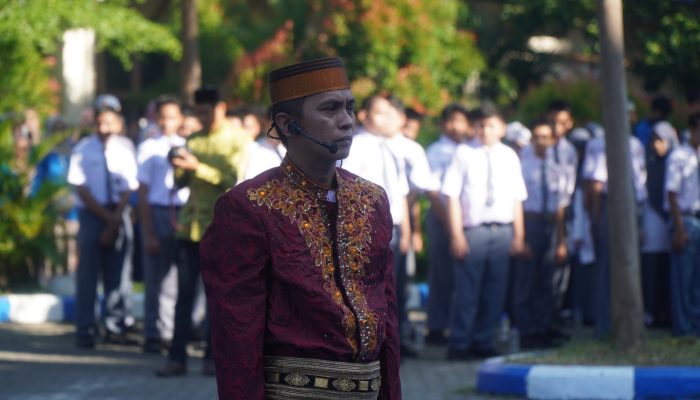 Profil Pemimpin Upacara Hardiknas 2025 di Unismuh Makassar