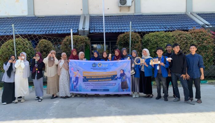 ECOGENZ: FEB Unismuh Dorong Generasi Z Ciptakan Usaha Kreatif dari Sampah Daur Ulang