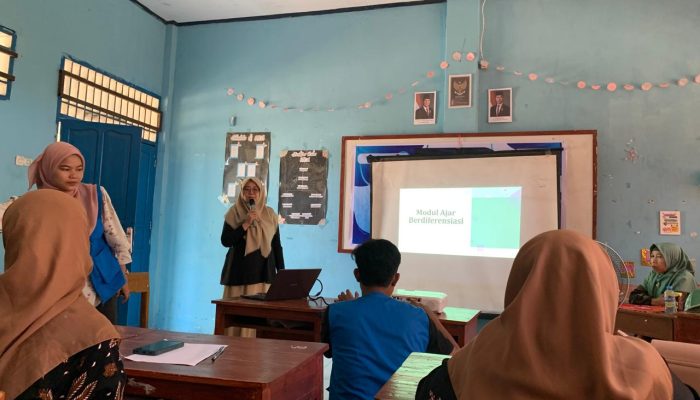 Dosen dan Mahasiswa PBSI Unismuh Gelar Pelatihan Guru di Takalar