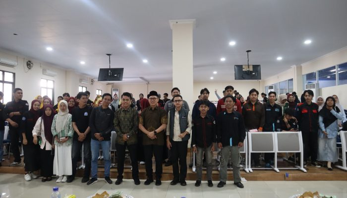 Bahas Tantangan Digitalisasi Pendidikan, Hima Tekpen Unismuh Hadirkan Staf Ahli Mendikdasmen