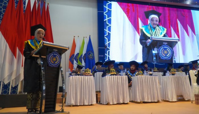 Di Balik Toga Wisudawan Terbaik Unismuh: Air Mata, Doa, dan Jalan Sunyi Menuju Puncak
