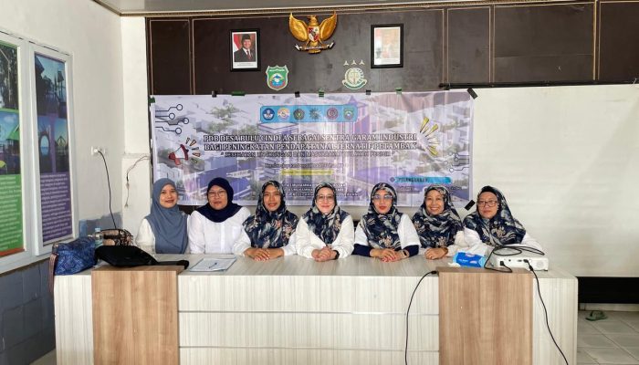 Pelatihan di Pesisir Pangkep, Dosen Unismuh Sosialisasikan Kesadaran Gizi dan Bank Sampah