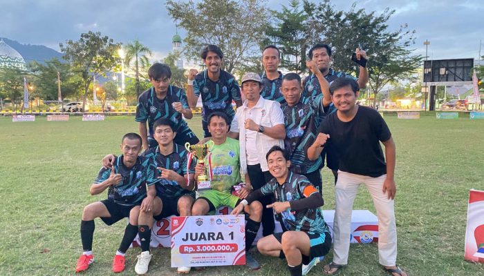 Bikin Bangga! Unismuh Makassar Angkat Trofi Usai Duel Menegangkan di Final Turnamen Mini Soccer LLDDIKTI Wilayah IX