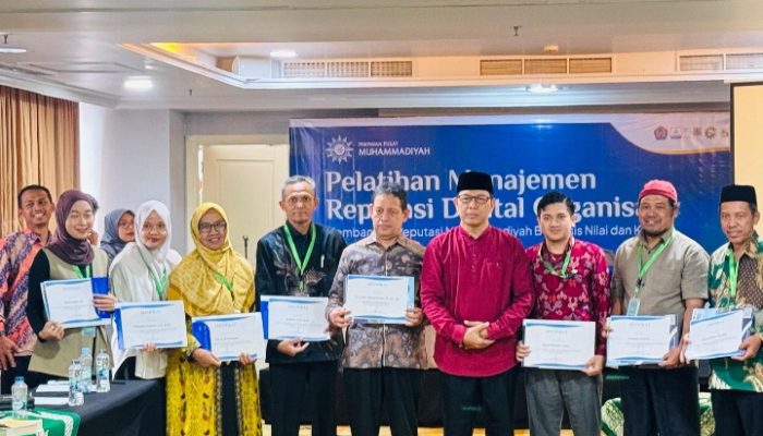 Rektor Unismuh Makassar Raih Penghargaan dalam Pelatihan Reputasi Digital Muhammadiyah se Indonesia Timur