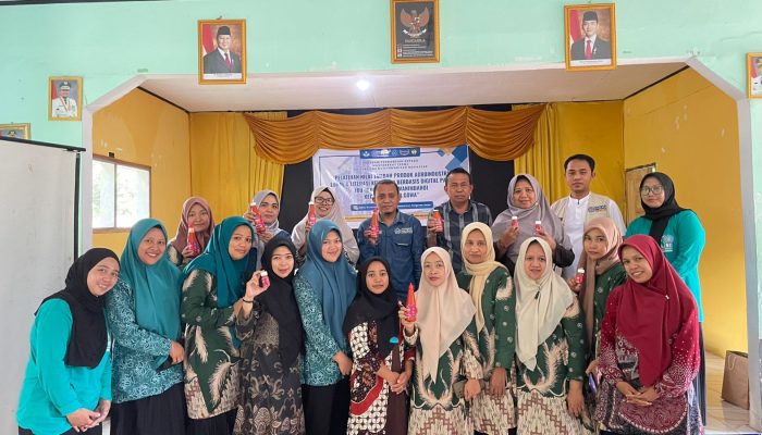 Pemberdayaan Berbasis Potensi Lokal: Pelatihan Nilai Tambah Produk dan Keuangan di Desa Manimbahoi