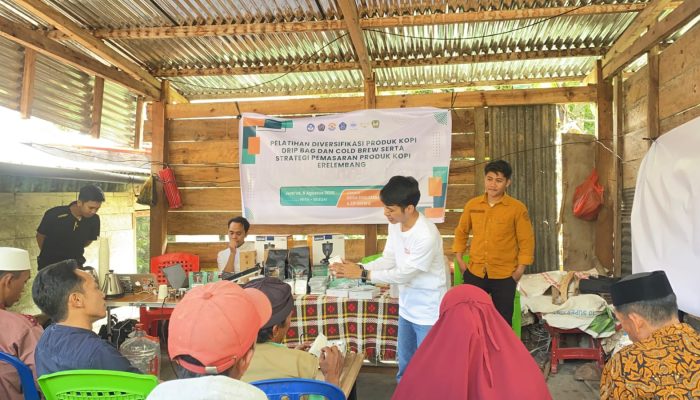 Unismuh Makassar Dorong Nilai Tambah Kopi Erelembang melalui Pelatihan Cold Brew dan Drip Bag