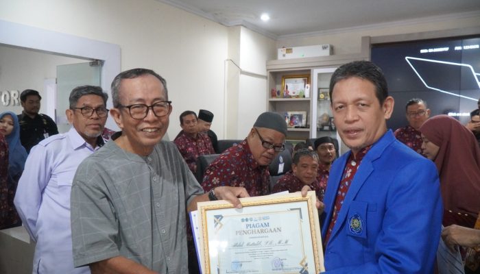 BPH dan Rektor Unismuh Beri Pesan Istimewa bagi 18 Purnabakti: “Batasi, Nikmati, Imbangi”