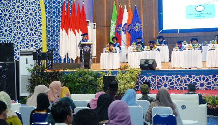 Asriati Resmi Jadi Guru Besar FEB Unismuh: Perubahan Dimulai dari Diri Sendiri