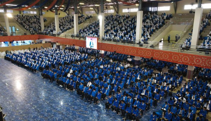 Unismuh Makassar Kukuhkan 9.529 Maba, Hadirkan Mahasiswa Asing Asal Pakistan dan Sudan