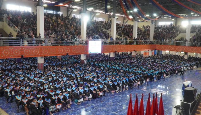 Unismuh Makassar Kukuhkan 1.566 Lulusan, Mantapkan Langkah Menuju Universitas Riset dan Bereputasi Internasional 2028