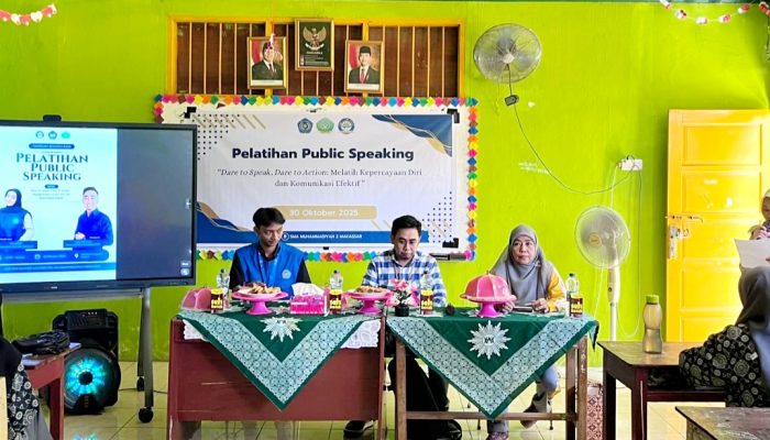 Pelatihan ‘Dare to Speak, Dare to Action’ Dorong Siswa Muhammadiyah 2 Makassar Berani Tampil di Depan Umum