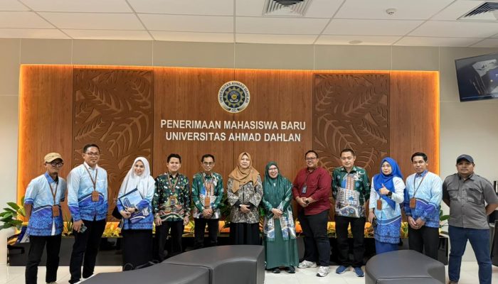Unismuh Makassar Perkuat Tata Kelola Penerimaan Mahasiswa Baru Lewat Benchmarking ke UAD