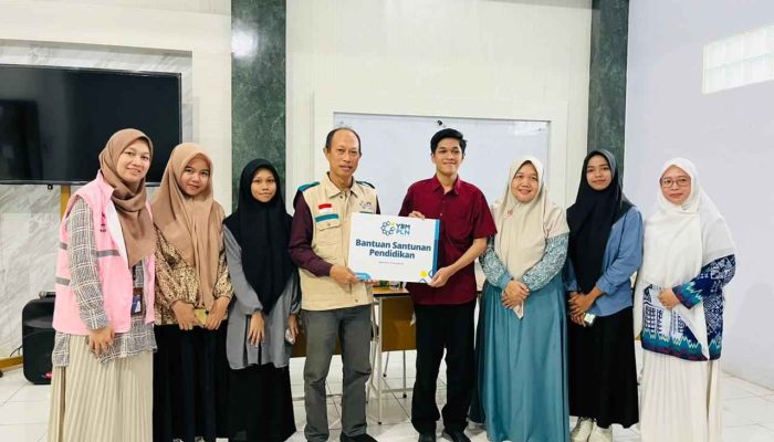 Dukung Akses Pendidikan, YBM PLN Bantu Lima Mahasiswa Unismuh Makassar