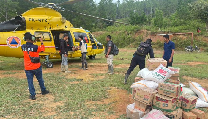 Dari Desa Terisolasi Serule ke RSUD Datu Beru, EMT Unismuh Makassar Kawal Rujukan Pasien Rentan