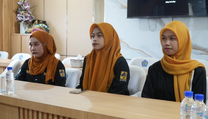Wakil Rektor I Lepas UKM Seni Budaya Talas ke Ajang FTMI