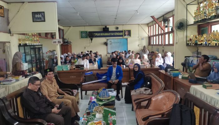 Literasi Digital Berbasis Fikih Informasi Muhammadiyah, Upaya Unismuh Makassar Bentengi Warga Sekolah dari Hoaks