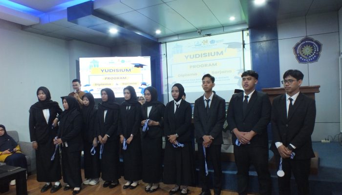 Tujuh Mahasiswa Ekonomi Pembangunan Unismuh Lulus dalam Tujuh Semester