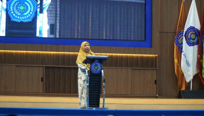 Pantun THR Wakil Rektor II Undang Tawa Ribuan Peserta Buka Puasa Unismuh Makassar