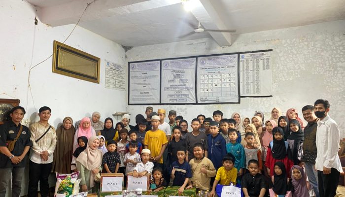 Sekolah Berbagi Berkah Ramadan, Lab School SD Unismuh Tanamkan Empati Sejak Dini