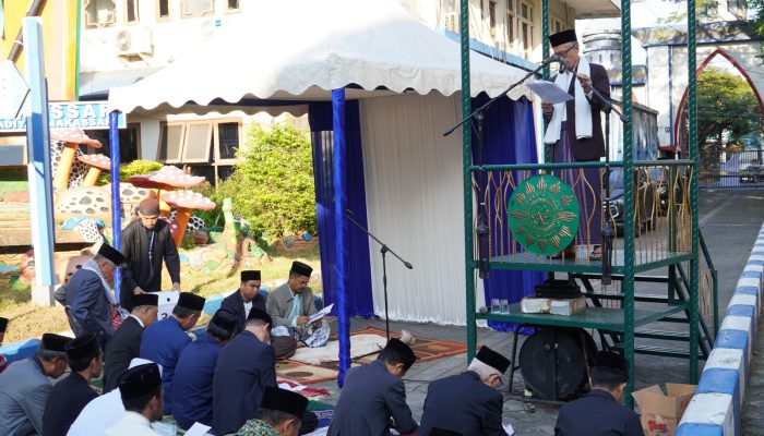 Prof Abdul Qadir Gassing Khatib Iduladha di Unismuh Makassar: Bangsa Berkeadaban Dimulai dari Amar Makruf