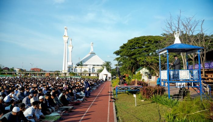 Khutbah Iduladha di Lapangan Syekh Yusuf Gowa, Prof Ambo Asse Tekankan Kepedulian Sosial