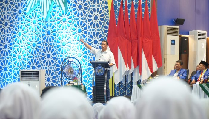 Di Hadapan Maba Unismuh, Amran Sulaiman Kisahkan Jalan Terjal dari Kamar Kos ke Kursi Menteri