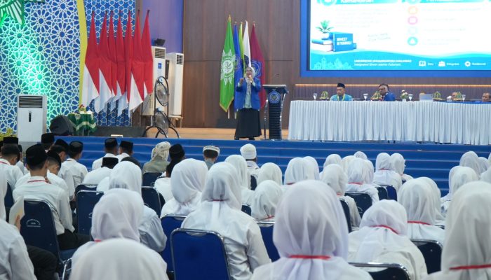 Ihyani Malik kepada Maba Unismuh: Belum Punya Penghasilan, Justru Harus Lebih Cermat Kelola Keuangan