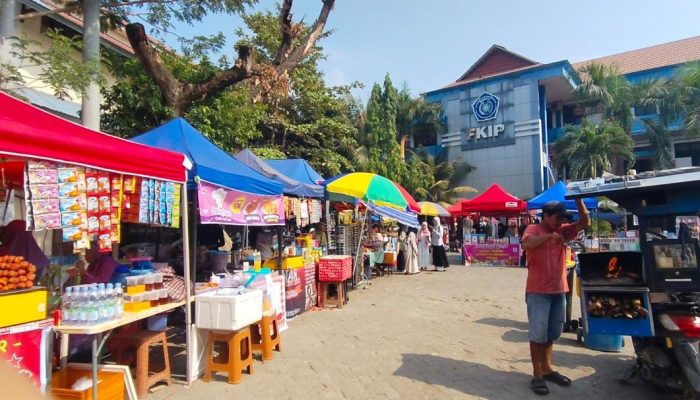 Pedagang Buket Meraup Rezeki di Tengah Wisuda Unismuh Makassar